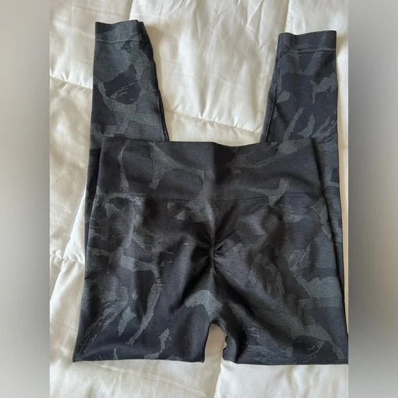 Gymshark Black Camouflage Leggings - Picture 2 of 4